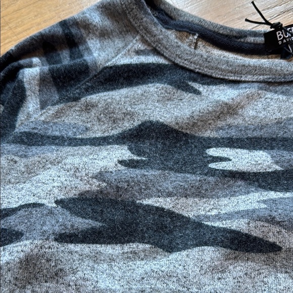 Camo Sweatshirt size large - Picture 10 of 10